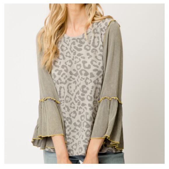 Mystree Tops - NWT, Pretty Grey Leopard Lettuce Trimmed Sleeve Women’s Size M 3/4 Sleeve Top